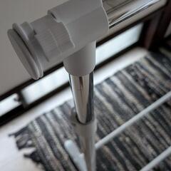 白×メタルのハンガーラックの画像