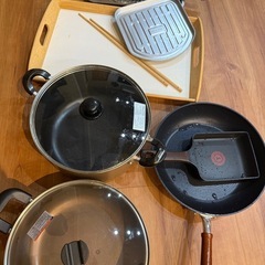 大きい鍋、フライパンや調理器具