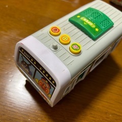 アンパンマン電車の画像