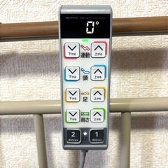美品パラマウントベッド　3モーター KQ-63330 移動キャスター、サイドレール付きの画像