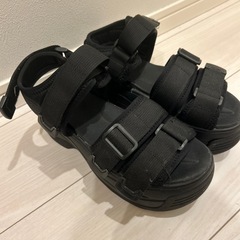 ジーナシス　厚底サンダル