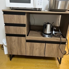 ほぼ新品未使用の食器棚