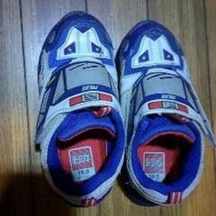 光る靴　トミカ