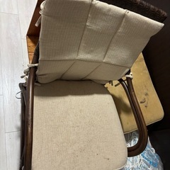 木でできたチェア