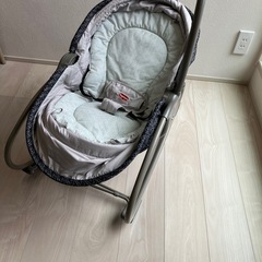 【取引中】TinyLove
タイニーラブ　3in1おひるねロッキングナッパー　バウンサー　ベッドチェアの画像