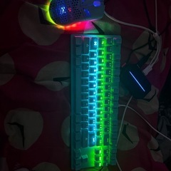 水色キーボードとマウスの画像