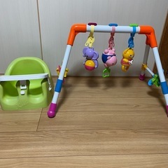 ベビーチェアと知育玩具