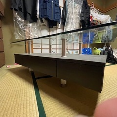 ガラステーブルの画像