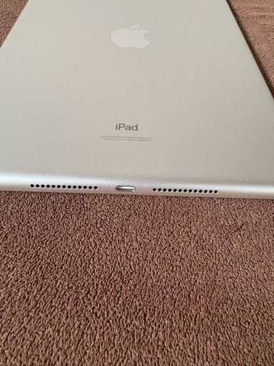 第9世代iPad、64GBストレージ、Wi-Fi　iPadOS 16搭載