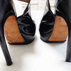 JimmyChoo ジミーチュウ オープントゥパンプス パテント 35 ブラックの画像
