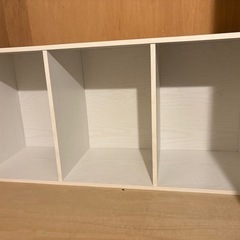 白い棚