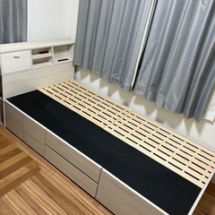 （決まりました）引き出し付き、宮付きシングルベッド（マット無し）