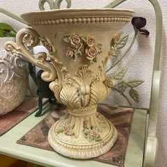 アンティーク調　薔薇の置物の画像