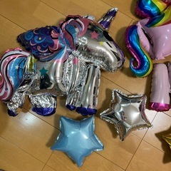 バルーンや誕生日オーナメントなど色々の画像