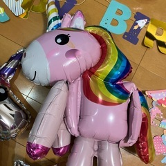 バルーンや誕生日オーナメントなど色々の画像