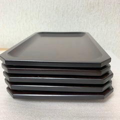 お盆のような器の画像