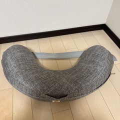 エルゴベビー 授乳クッション U字型 グレーの画像