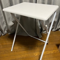 ニトリのテーブル
