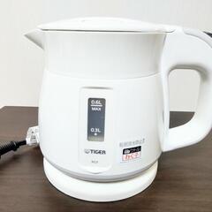 【美品】2022年製 タイガー 電気ケトル わく子  ホワイト  0.6リットルの画像