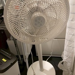 生活家電やテーブル、寝具等の画像