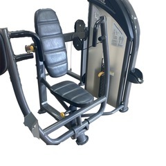 SportsArt 
チェストプレスマシン