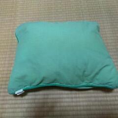 洗ったらちょっと形がいびつになってしまった枕の画像