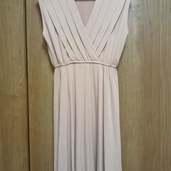 ■新品!!未使用!!■ワンピース■上半身のプリーツが上品なデザイ...