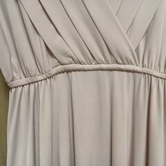 ■新品!!未使用!!■ワンピース■上半身のプリーツが上品なデザイン■優しいピンクベージュ■ストレッチ素材で着やすい■の画像