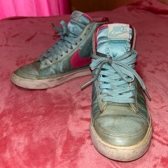 NIKE ハイカットスニーカー  水色×ピンクの画像