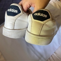 adidas クラウドフォーム　コンフォート27.5センチ　ホワイトブラック白黒の画像