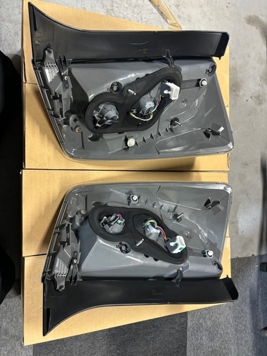 美品　30プリウス後期　 純正　ZVW30 テールランプ　左右セット　点灯OK STANLEY