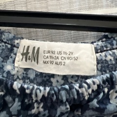 【新品未使用】H&M 花柄フリル袖タンクトップ 92cmの画像