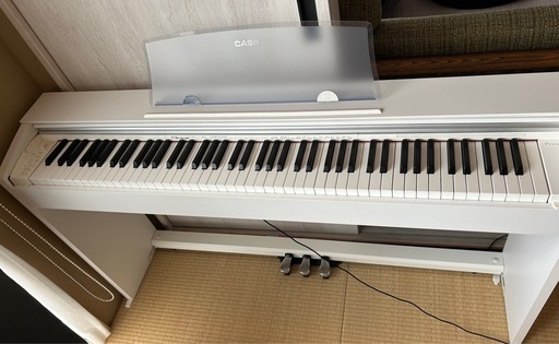 電子ピアノ　privia