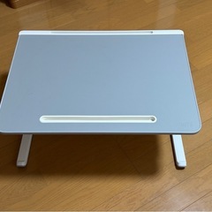 折りたたみテーブルの画像