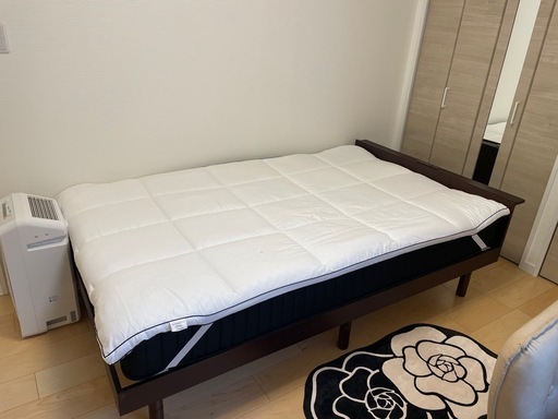 【ゲストルーム使用のセミダブルベッド】