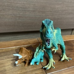 ¥500 恐竜フィギュア