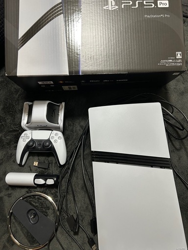 PS5Pro(ほぼ新品)/PlayStationワイヤレスイヤホンなど(値段交渉、取引場所の相談可。私が届けに行くでも可能。)