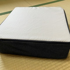 ニトリ　重ねて使えるスタッキングクッション（デニム）の画像