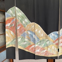着物リメイク暖簾、留袖、山の風景、横〜127–丈〜100!
