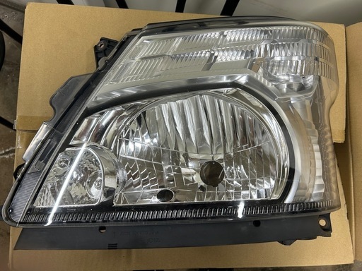 トヨエース用 ヘッドランプユニット助手席側81170-37752 XZU700 ダイナ