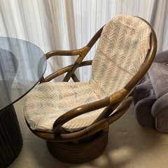 ガラステーブルと椅子セットの画像