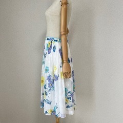 【新品タグ付き】LEONARDレオナール　スカート　夏服　38の画像