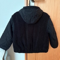 キッズ　アウター　ブラック　110サイズ　GUの画像
