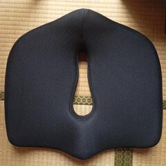 【美品】IKSTAR ヘルスケア座布団 健康クッション  低反発 RoHS安全基準クリアの画像