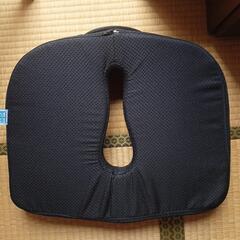 【美品】IKSTAR ヘルスケア座布団 健康クッション  低反発 RoHS安全基準クリアの画像