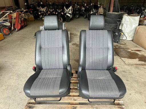 TOYOTAコンフォートTSS11 座席左右セットタクシー仕様稼働車より取り外し