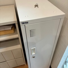  鍵付きロッカー