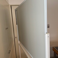 PLUS ホワイトボード 120x90x43cm 5000円　の画像