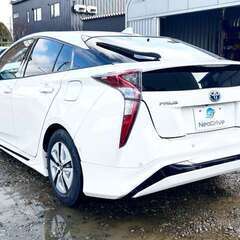 ネオドライブローンの窓口　＃マイネオオートローン　トヨタ　プリウス1.8A E-Four 4WD　　自社ローン　リース　自社分割 債務整理　自己破産　他社お断りされた方の画像