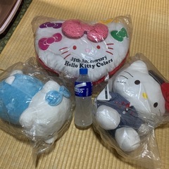 新品　ハローキティ　ぬいぐるみ　クッション　枕